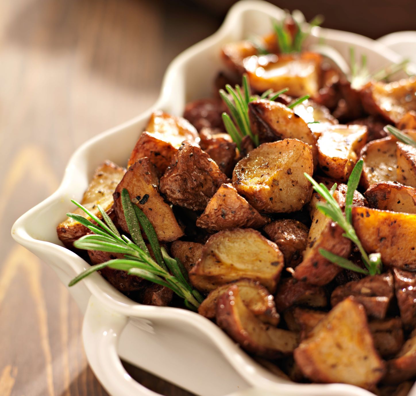 rosemary-herb-potatoes-in-white-baking-dish-close-2022-03-30-00-02-35-utc rosemary herb potatoes
